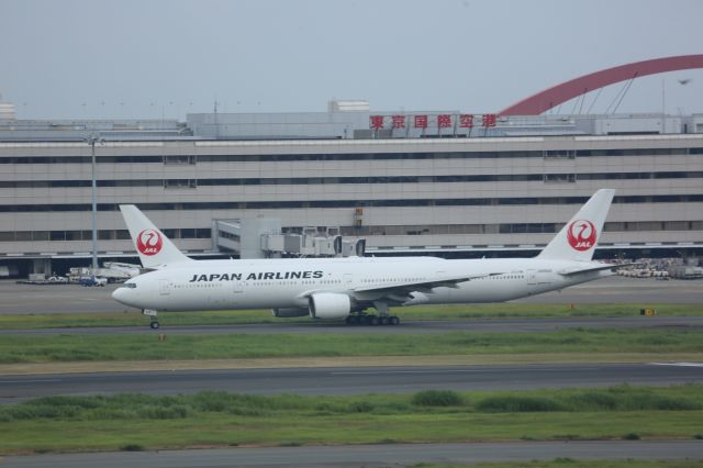 BOEING 777-300 (JA8945)