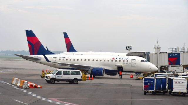 Embraer 170/175 (N810MD) - Delta Connection Embraer ERJ-170SU N810MD in Detroit 