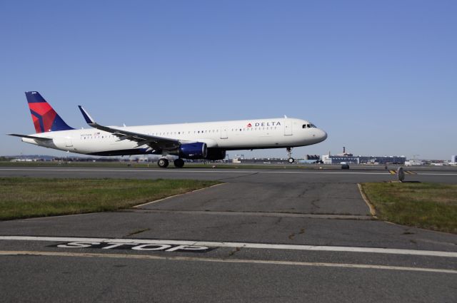 Airbus A321 (N375DN)