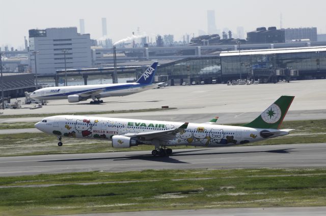 Airbus A330-300 (B-16331) - Takeoff at Haneda Intl Airport Rwy16r on 2013/05/05 "Hello Kitty Happy Music c/s"