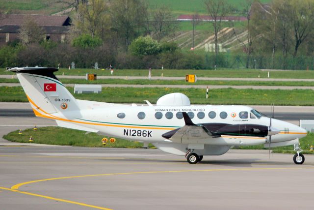 Beechcraft Super King Air 350 (N1286K) - Taxiing to the ramp on 21-Apr-23 arriving from BIKF on its delivery flight, departing next day for LTAC.