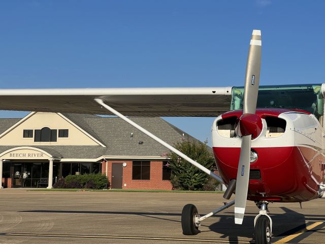 Cessna Skyhawk (N24GV) - KPVE