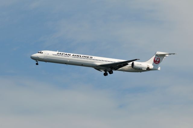 McDonnell Douglas MD-90 (JA8070) - 2012/10/13