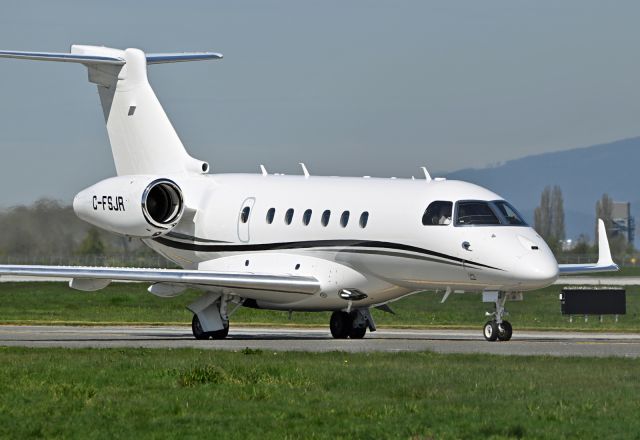 Embraer Phenom 300 (C-FSJR)