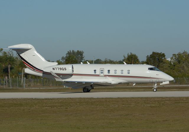 Bombardier Challenger 300 (N779QS)