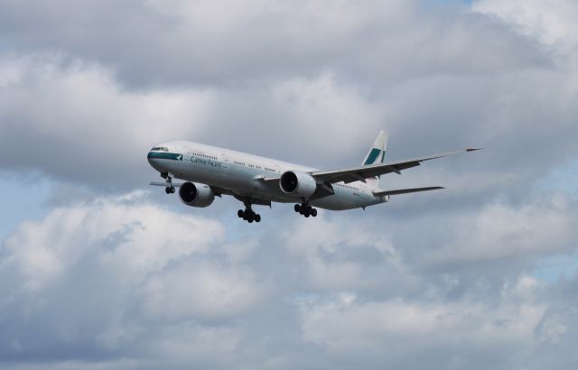 BOEING 777-300ER (B-KPY)