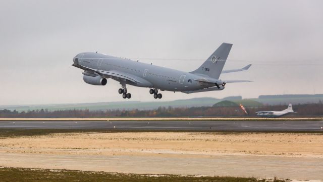 Airbus A330-200 (T060)