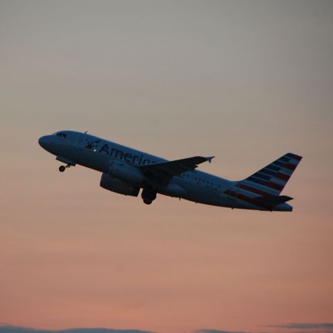 Airbus A319 (N820AW)