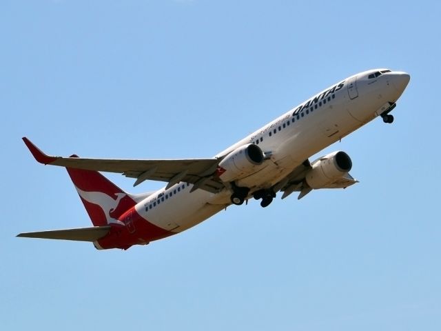 Boeing 737-800 (VH-VZA) - Getting airborne off runway 23. Wednesday 4th January 2012.