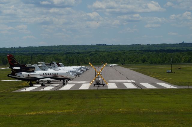 — — - Stopped in at KMPO. Pocono 400 was running.  Rwy 23/5-closed