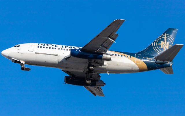 Boeing 737-200 (C-GNLW)