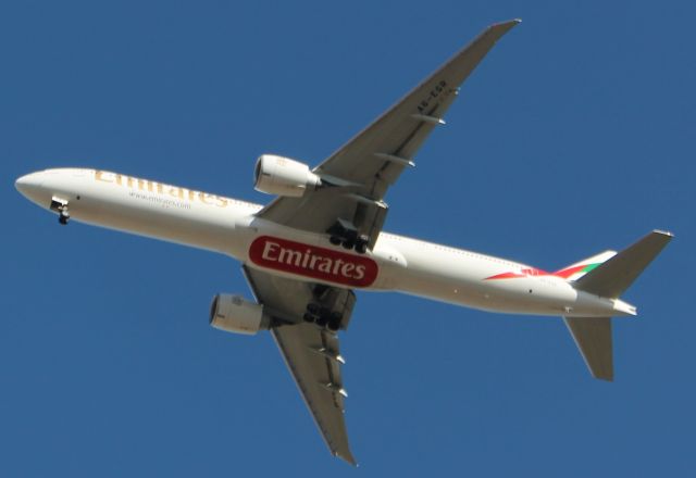 Boeing 777-200 (A6-EGR) - On final approach to RWY03 at YPPH/PER as EK420 from Dubai Int'l DXB/OMDB