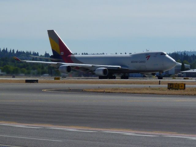 Boeing 747-400 (HL7419) - Same plane, different day.