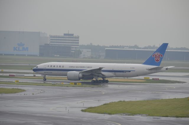 BOEING 777-200LR (B-2028)