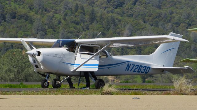 Cessna Skyhawk (N7263Q)