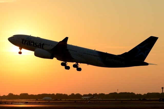 Airbus A330-300 (C-GITS)