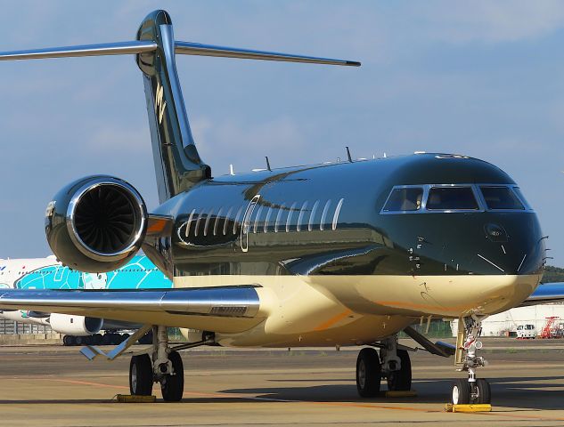 BOMBARDIER BD-700 Global 7500 (N555MZ) - I took this picture on Sep 21, 2021.br /This is a private jet owned by Yusaku Maezawa the former president of ZOZOTOWN.