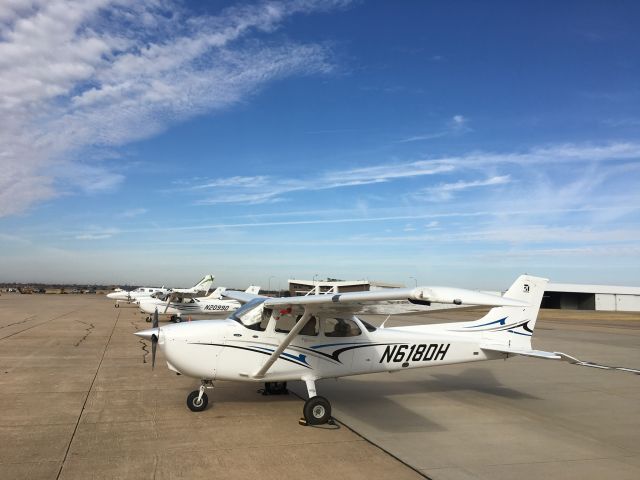 Cessna Skyhawk (N618DH)