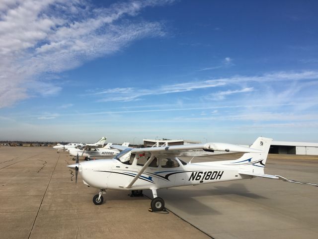 Cessna Skyhawk (N618DH)