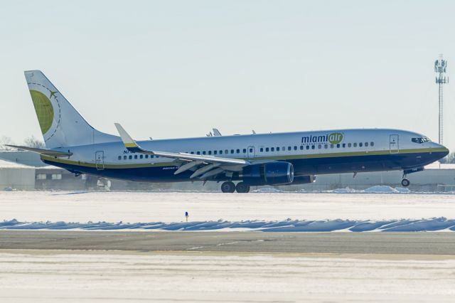 Boeing 737-700 (N749MA) - Landing at South Bend Internatioanal Airport