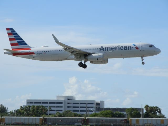 Airbus A321 (N996AN)