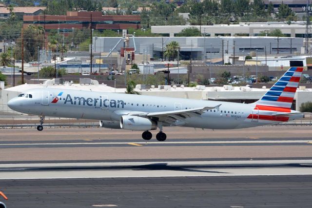 Airbus A321 (N980UY) - American Airbus A321-231 N980UY at Phoenix Sky Harbor on June 18, 2016.
