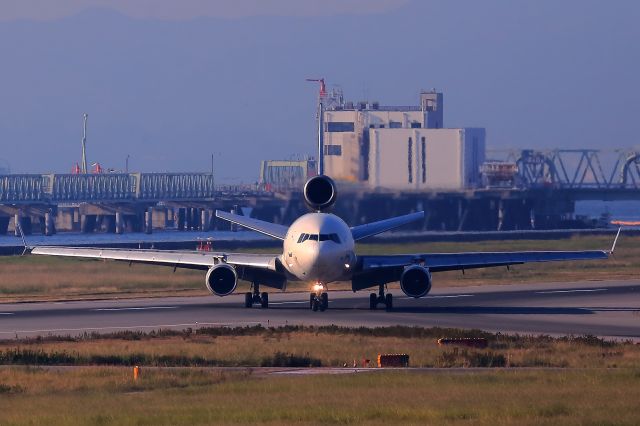 Boeing MD-11 (N272UP) - Front of the face , UPS MD-11F in KIX..