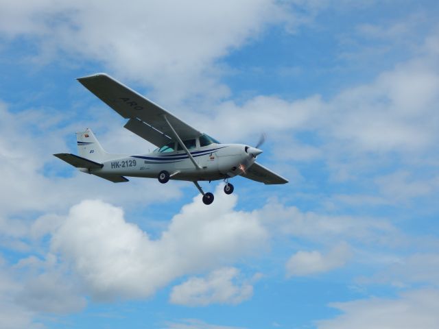 Cessna Skyhawk (HK-2129)