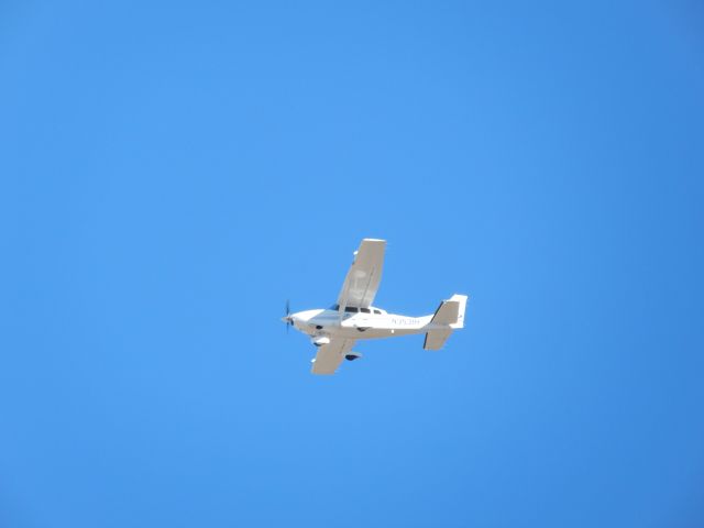 Cessna T206 Turbo Stationair (N3531H) - it flew close to my house; i had my camera handy and took the shot; near E25.