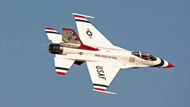 Lockheed F-16 Fighting Falcon — - Thunderbird #6