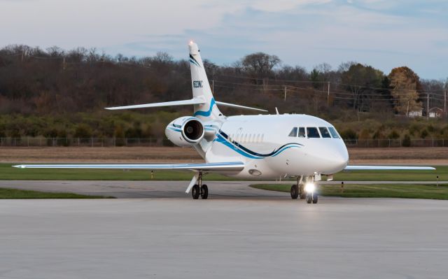 Dassault Falcon 2000 (N523WC) - A Falcon 2000 arrives from Paducah, KY before departing for Youngstown, OH.