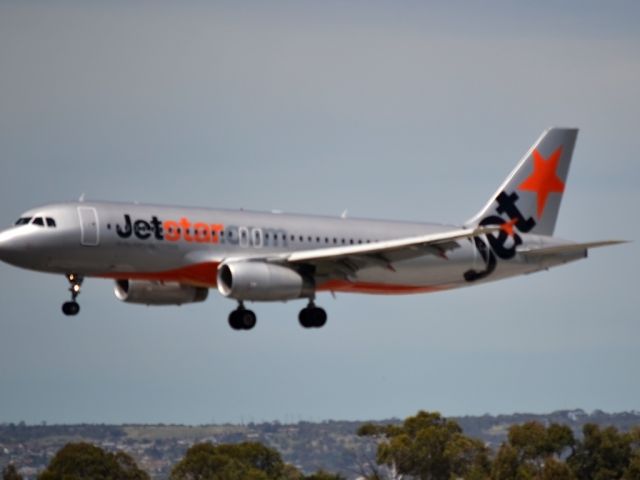 Airbus A320 (VH-VGN) - About to land on runway 05.