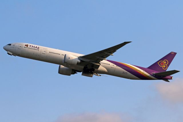 BOEING 777-300 (HS-TKU)