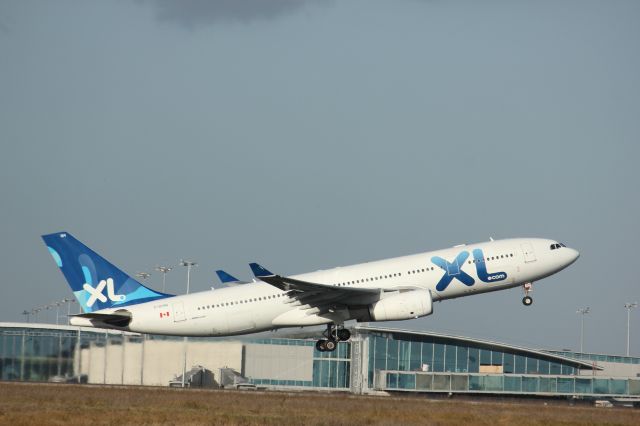 Airbus A330-300 (C-GTSN)