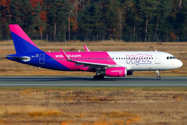 Airbus A320 (HA-LYK)