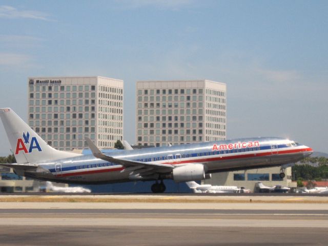 Boeing 737-800 (N902AN) - Taking off from RWY 19R