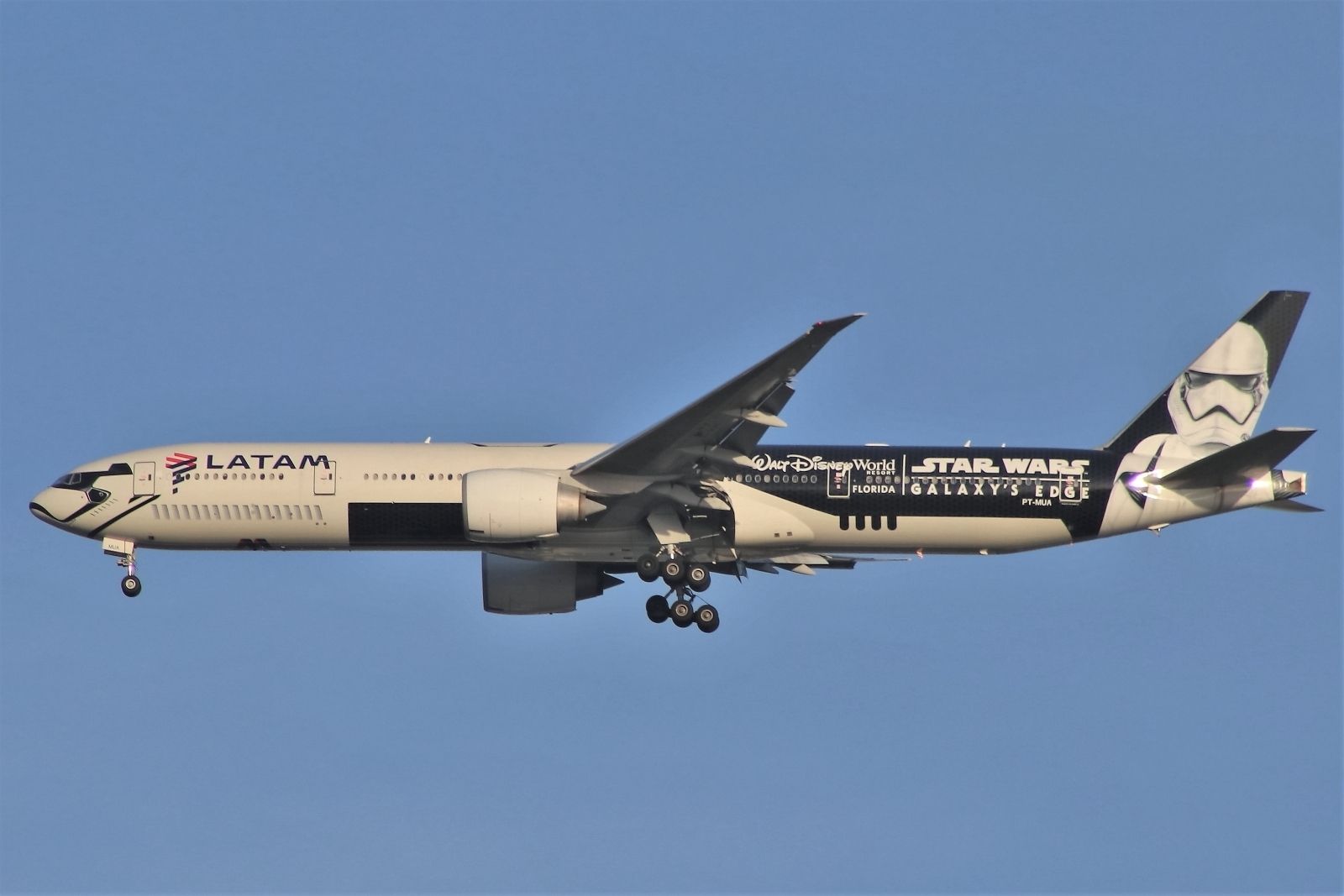 BOEING 777-300 (PT-MUA) - Star Wars Galaxy's Edge 777 comes to visit on January 16, 2020