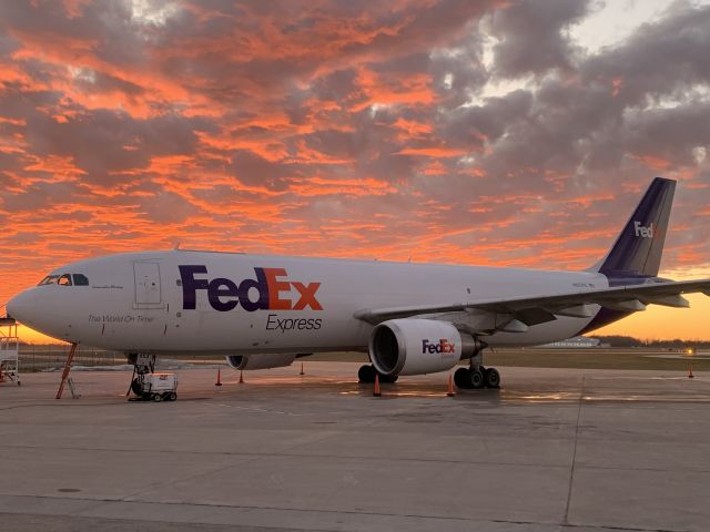 Airbus A300F4-600 (N653FE) - Beautiful Sunset at ATW