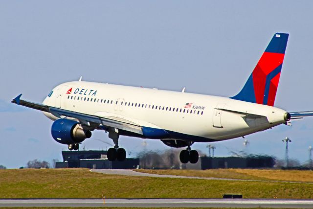 Airbus A320 (N368NW) - Seconds before touching down on 33L from Salt Lake City.