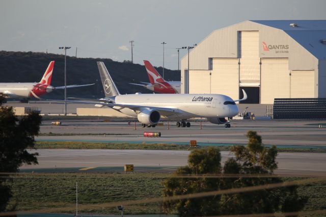 Airbus A350-900 (D-AIXP)