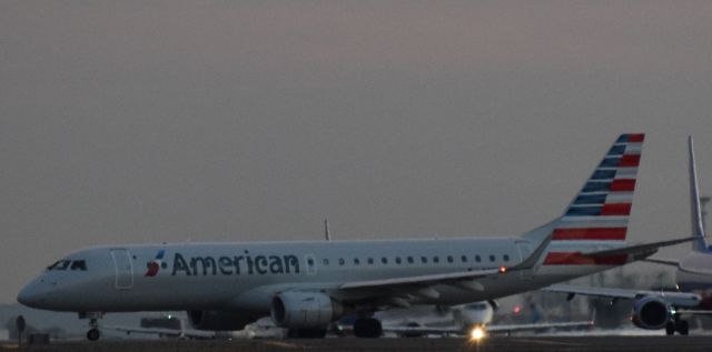 Embraer ERJ-190 (N953UW)