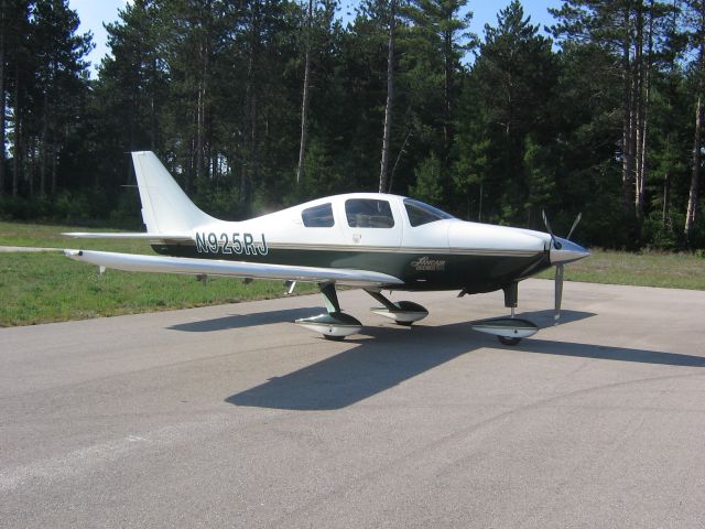 Cessna 350 (N925RJ)