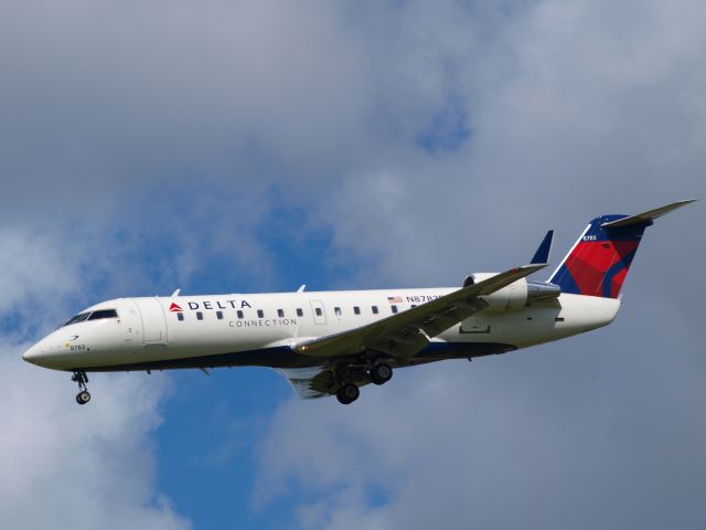 Canadair Regional Jet CRJ-200 (N8783B)