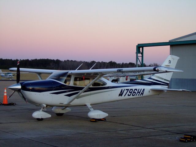 Cessna Skylane (N796HA) - on the ramp at Jackson International, Jackson MS.