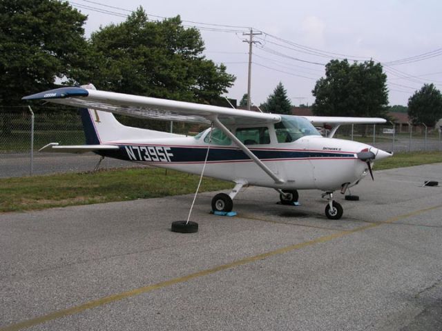 Cessna Skyhawk (N739SF)