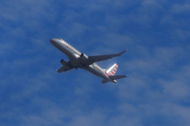 Embraer 170/175 (N236NN)