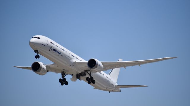 BOEING 787-10 Dreamliner (N548ZC) - Boeing 787-10 Dreamliner performing touch and gos on runway 35R at Colorado Springs Municipal Airport, Colorado