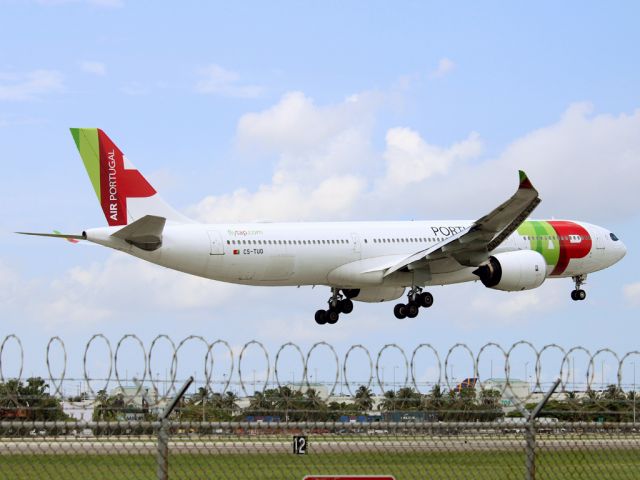 Airbus A330-900 (CS-TUO)