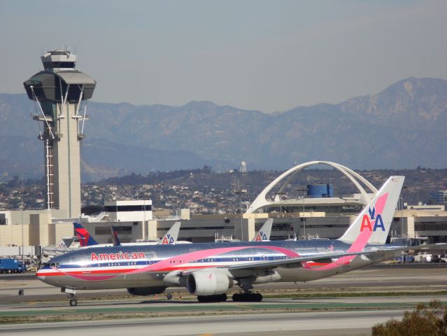 Boeing 777-200 (N759AN)