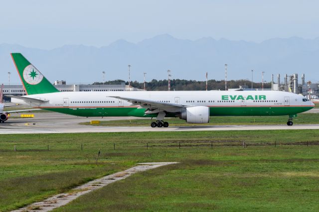 BOEING 777-300ER (B-16719)